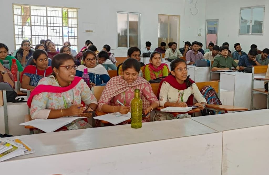 College - Training Class For Students